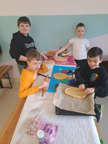 f9e668d1-5c33-4fba-b697-f4c33f9fb866