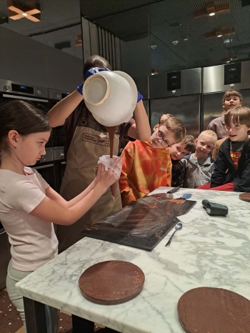 915e66b8-b518-4ca7-b0d6-7379c5fc1247